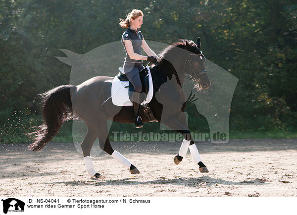Frau reitet Deutsches Sportpferd / woman rides German Sport Horse / NS-04041