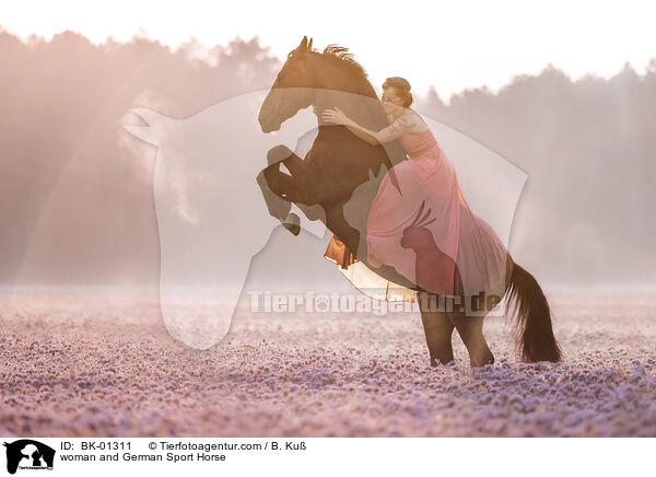 Frau und Deutsches Sportpferd / woman and German Sport Horse / BK-01311
