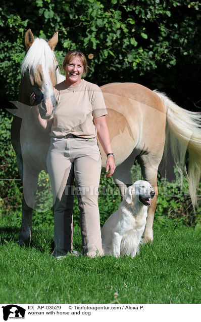 woman with horse and dog / AP-03529