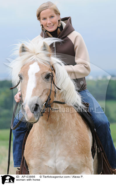 woman with horse / AP-03866