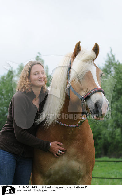 Frau mit Haflinger / woman with Haflinger horse / AP-05443