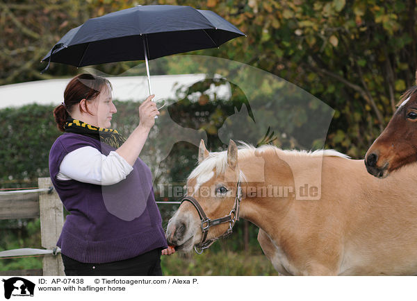 Frau mit Haflinger / woman with haflinger horse / AP-07438