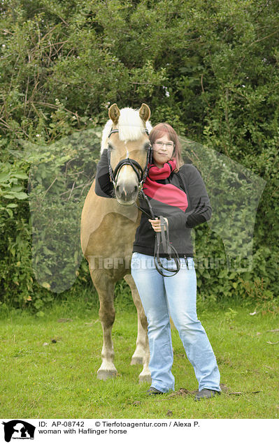 Frau mit Haflinger / woman with Haflinger horse / AP-08742