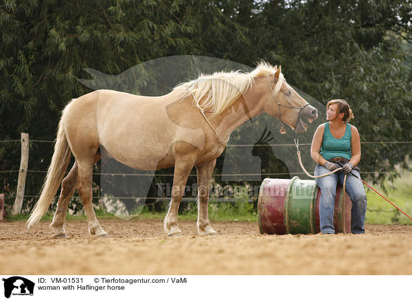 Frau mit Haflinger / woman with Haflinger horse / VM-01531