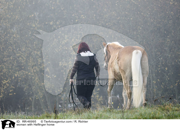 Frau mit Haflinger / woman with Haflinger horse / RR-46995