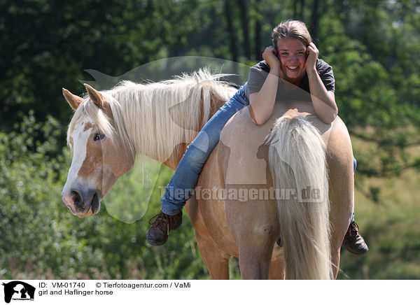 Mdchen und Haflinger / girl and Haflinger horse / VM-01740