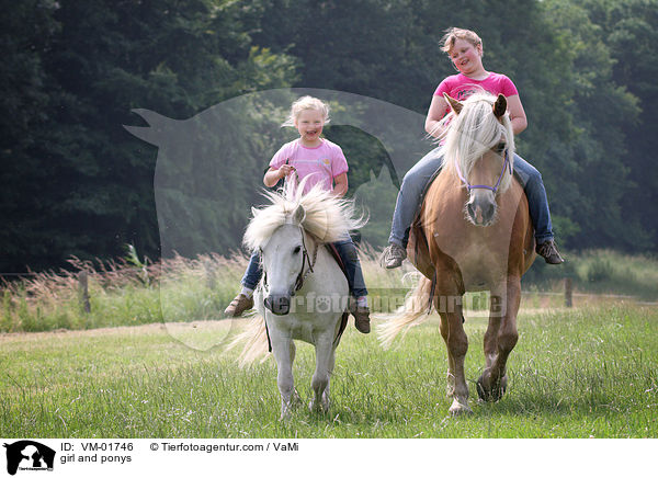 girl and ponys / VM-01746