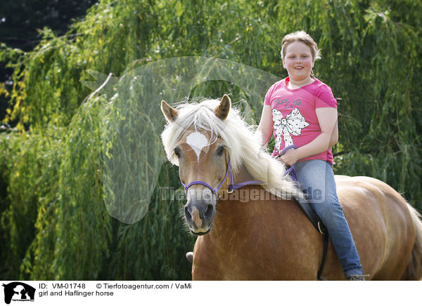 Mdchen und Haflinger / girl and Haflinger horse / VM-01748