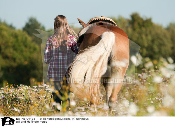 Mdchen und Haflinger / girl and Haflinger horse / NS-04133