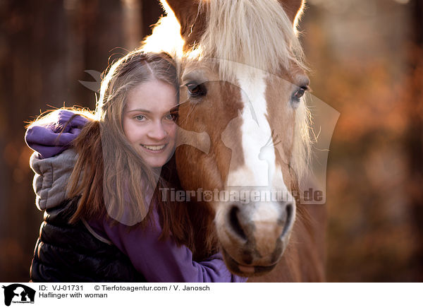 Haflinger mit Frau / Haflinger with woman / VJ-01731
