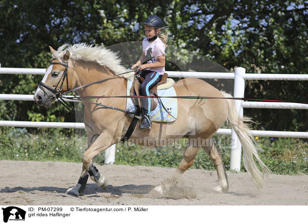 Mdchen reitet Haflinger / girl rides Haflinger / PM-07299