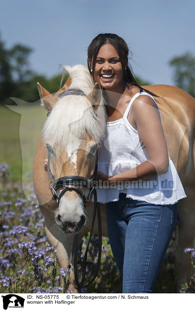 Frau mit Haflinger / woman with Haflinger / NS-05775