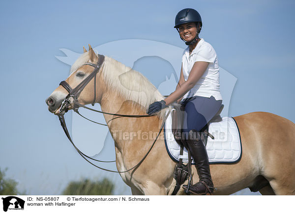 Frau mit Haflinger / woman with Haflinger / NS-05807