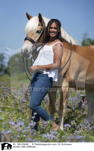 Frau mit Haflinger / woman with Haflinger / NS-05849