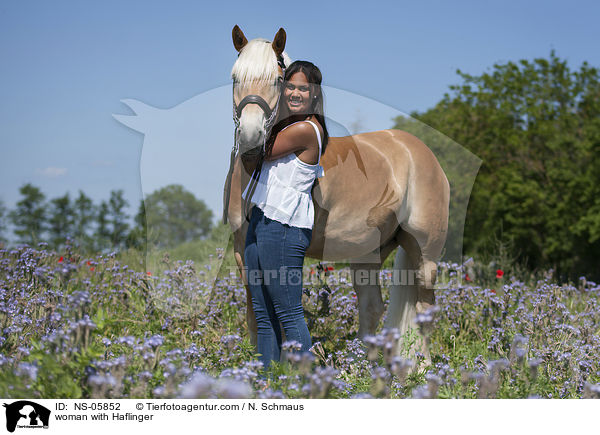 Frau mit Haflinger / woman with Haflinger / NS-05852