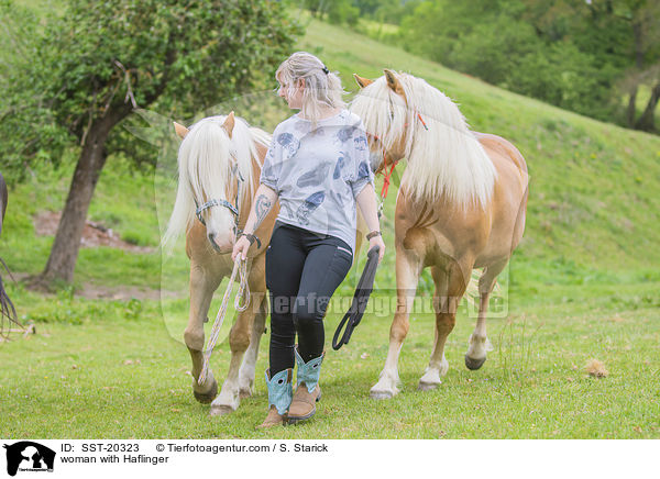 Frau mit Haflinger / woman with Haflinger / SST-20323