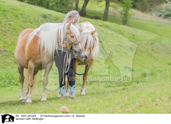 Frau mit Haflinger / woman with Haflinger / SST-20325