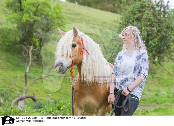 Frau mit Haflinger / woman with Haflinger / SST-20328