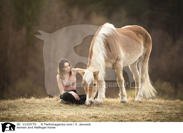 Frau und Haflinger / woman and Haflinger horse / VJ-03770
