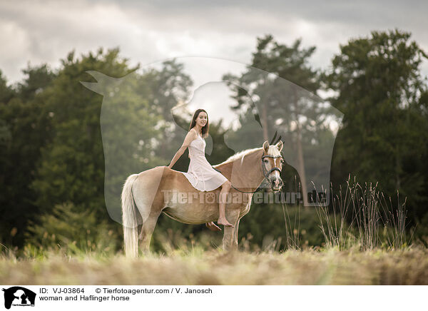 Frau und Haflinger / woman and Haflinger horse / VJ-03864