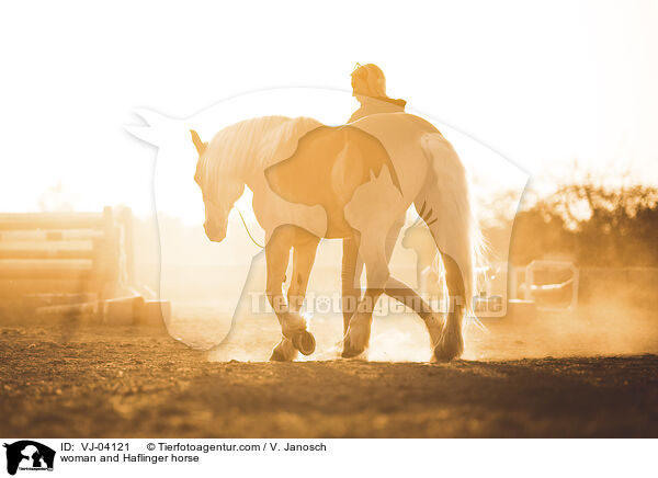 Frau und Haflinger / woman and Haflinger horse / VJ-04121