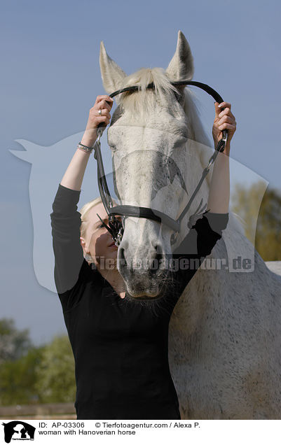 Frau mit Hannoveraner / woman with Hanoverian horse / AP-03306