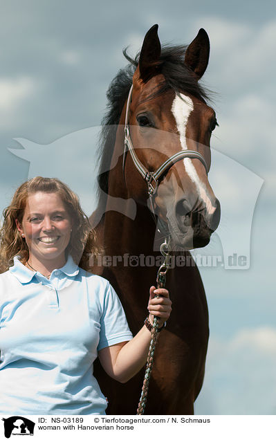 Frau mit Hannoveraner / woman with Hanoverian horse / NS-03189