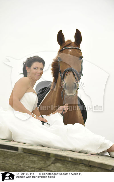 Frau mit Hannoveraner / woman with Hanoverian horse / AP-09446