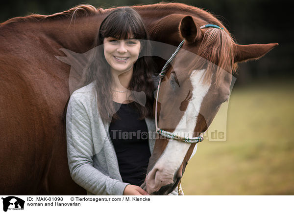 Frau und Hannoveraner / woman and Hanoverian / MAK-01098