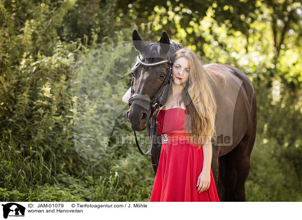 Frau und Hannoveraner / woman and Hanoverian / JAM-01079