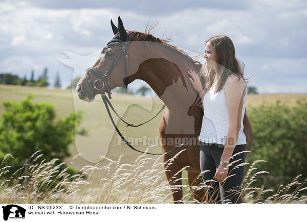 Frau mit Hannoveraner / woman with Hanoverian Horse / NS-06233