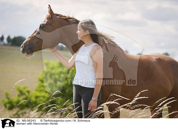 Frau mit Hannoveraner / woman with Hanoverian Horse / NS-06243
