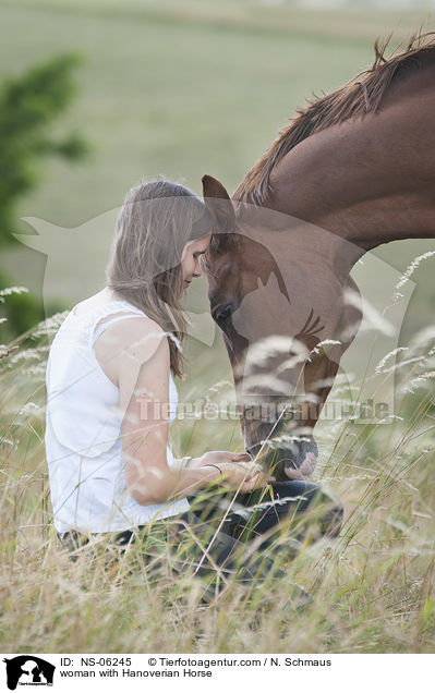 Frau mit Hannoveraner / woman with Hanoverian Horse / NS-06245