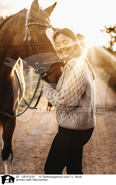 Frau mit Hannoveraner / woman with Hanoverian / LR-01233