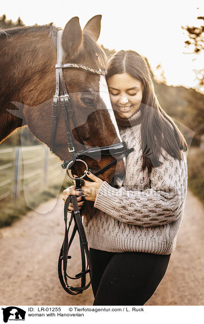 Frau mit Hannoveraner / woman with Hanoverian / LR-01255