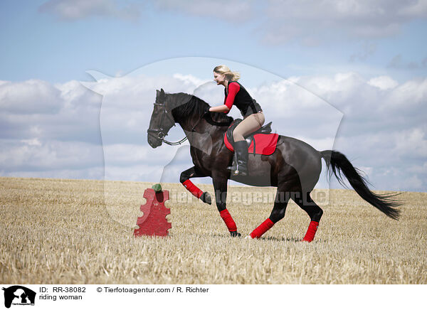 Freizeitreiten / riding woman / RR-38082