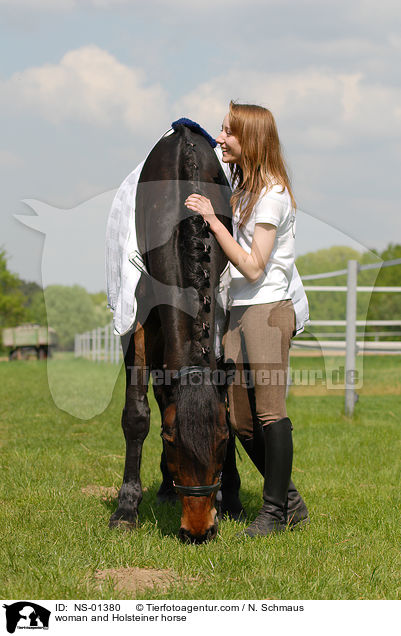 Frau und Holsteiner / woman and Holsteiner horse / NS-01380