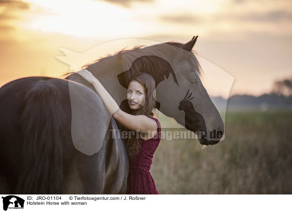 Holsteiner mit Frau / Holstein Horse with woman / JRO-01104