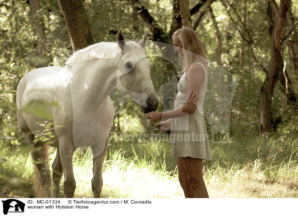 Frau mit Holsteiner / woman with Holstein Horse / MC-01334