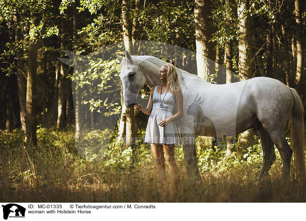 Frau mit Holsteiner / woman with Holstein Horse / MC-01335