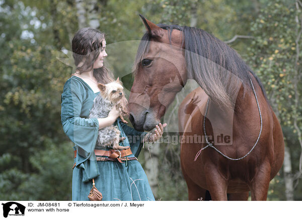 Frau mit Pferd / woman with horse / JM-08481