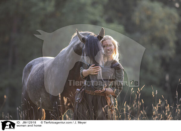 Frau und Pferd / woman and horse / JM-12918