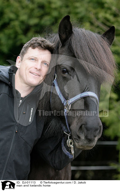 Mann und Islnder / man and Icelandic horse / DJ-01113