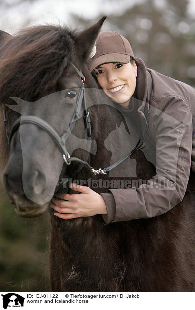 Frau und Islnder / woman and Icelandic horse / DJ-01122