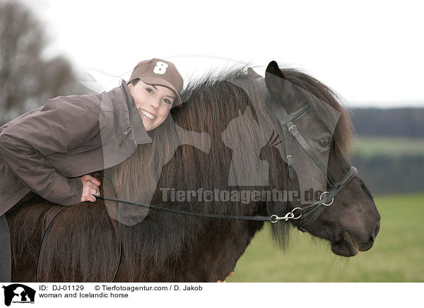Frau und Islnder / woman and Icelandic horse / DJ-01129