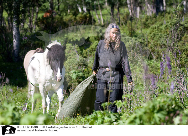 Frau und Islnder / woman and Icelandic horse / EH-01598