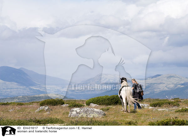 Frau und Islnder / woman and Icelandic horse / EH-01617