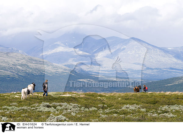 Frauen mit Pferden / woman and horses / EH-01624