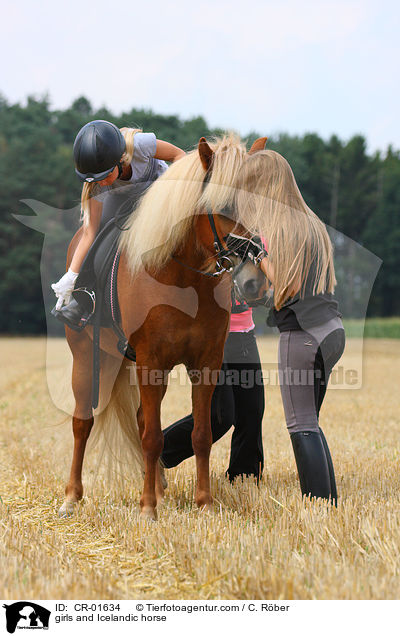 Mdchen und Islnder / girls and Icelandic horse / CR-01634