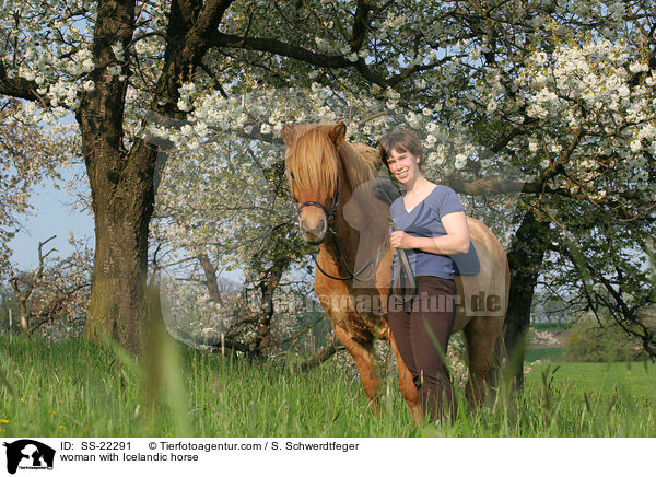 Frau mit Islnder / woman with Icelandic horse / SS-22291